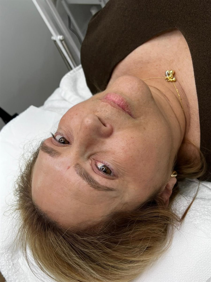 Microblading de cejas en MORELA clínica estética, Vila-real